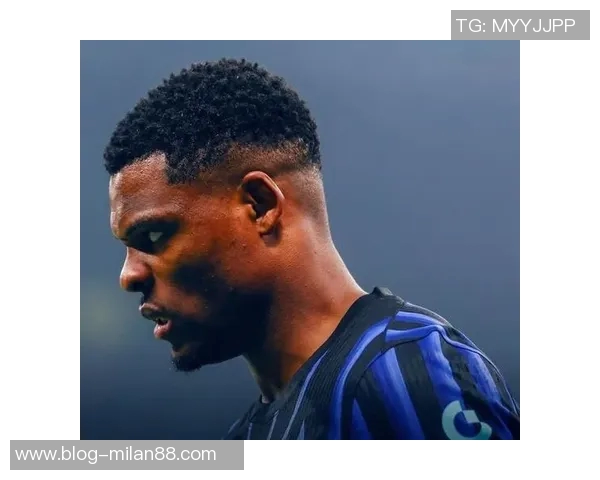 邓弗里斯时隔三个月重返国米合练完成部分训练恢复状态